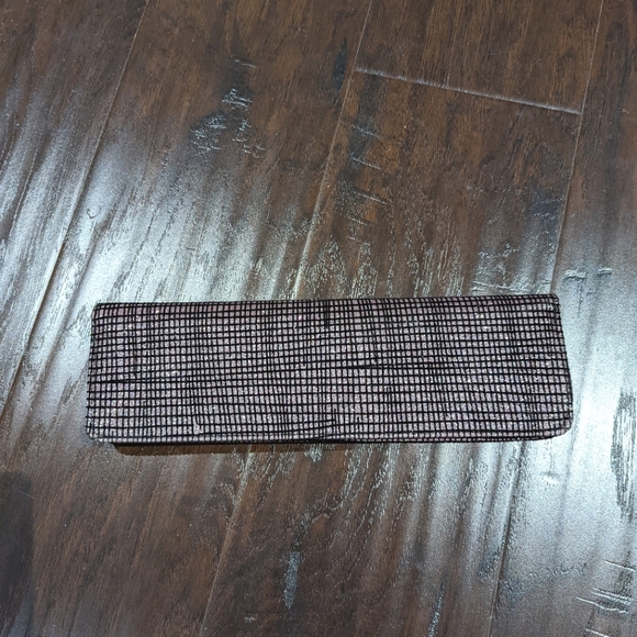 Metallic Glittery MAC Cosmetics Long Pale Pink Checkered Clutch - Picture 2 of 5